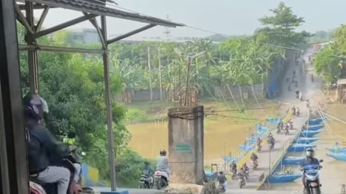 Jembatan Perahu IMG 20211229 223702 Kisah Haji Endang Pemilik Jembatan Perahu, Sehari Bisa Untung Rp25 Juta