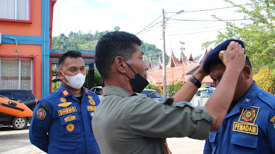 IMG 4041 Kasat Pol PP dan Damkar Lakukan Pembaretan 12 Anggota Baru, Ini Pesannya