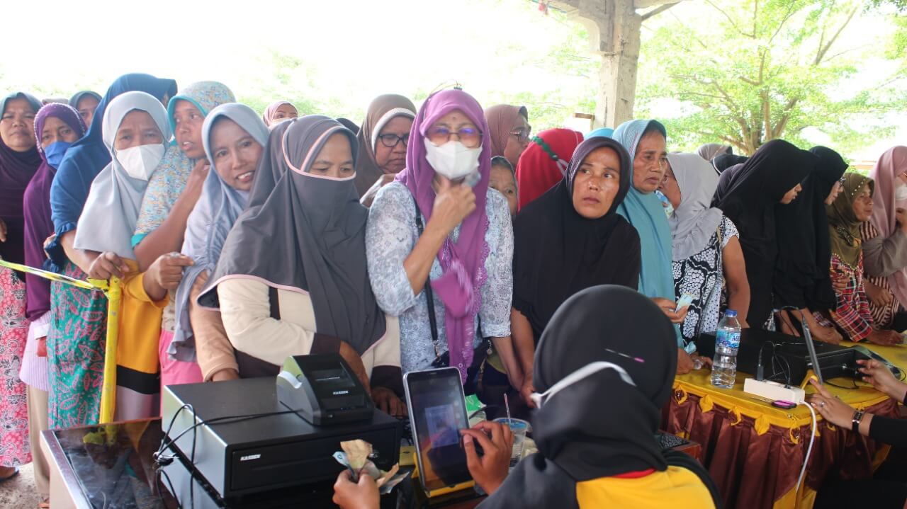 IMG 20220125 WA0001 Minyak Goreng Murah di Nagari IV Koto Hilie Diserbu Warga