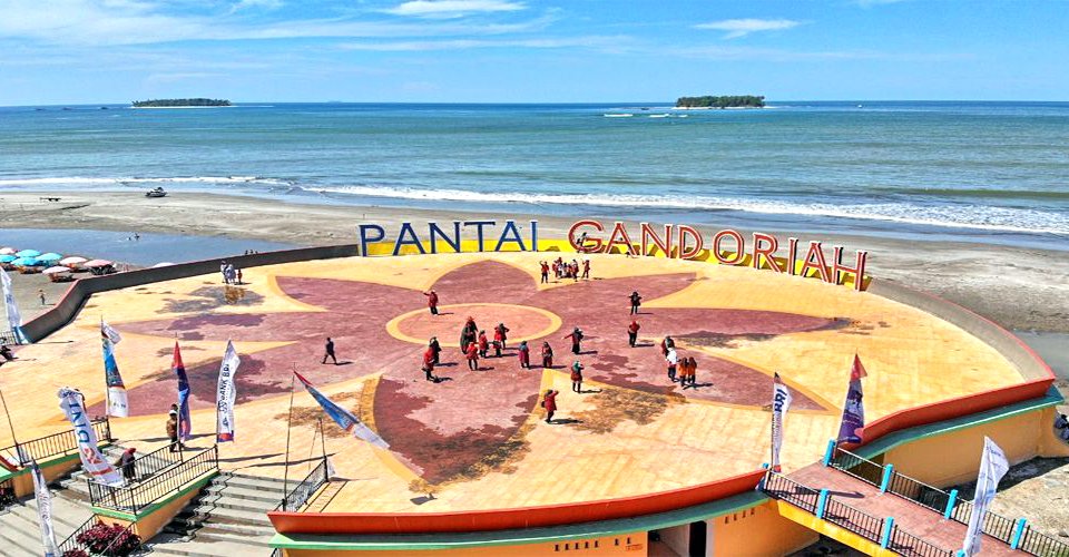 1650875832 pantai gandoriah 1 copy Pemko Pariaman Siapkan 8 Titik Objek Wisata untuk Libur Lebaran dan Pesta Pantai
