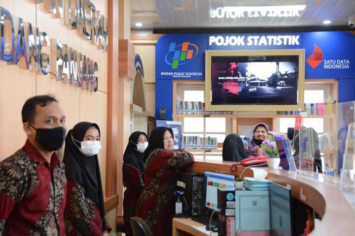 FB_IMG_1650700816271 FB IMG 1650700816271 Tim Asesor Tetapkan Perpusda Padang Panjang Berakreditasi A