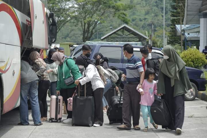 FB IMG 1651048565674 Program 'Mama Papa Mudik Gratis' Bikin Terharu Mahasiswa dan Keluarganya