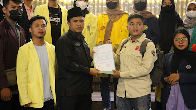 IMG_1835 IMG 1835 Audiensi Mahasiswa Pessel dengan Ketua DPRD Berbuah Kesepakatan, Ini Tuntutannya