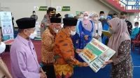 IMG_20220421_115337.jpg IMG 20220421 115337.jpg Baznas Agam Serahkan Zakat ke Guru Honorer dan Tenaga Harian Lepas