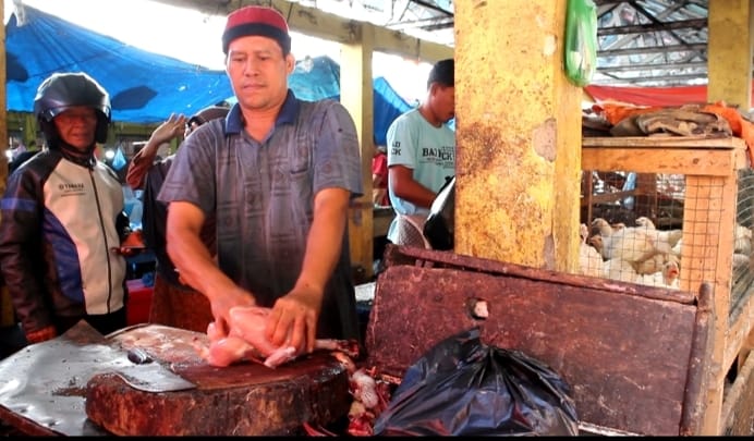 WhatsApp Image 2022-04-04 at 13.30.08 WhatsApp Image 2022 04 04 at 13.30.08 Harga Daging Ayam Terus Naik, Pedagang Fried Chicken Kaki Lima Memilih Berhenti Jualan