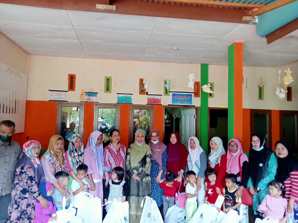 WhatsApp Image 2022 04 23 at 17.06.09 167 Paket Nutrisi, Kursi Roda, Sembako dan Alat Bantu Diberikan ke Anak Penyandang Disabilitas Pessel