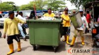 20220505_150604 20220505 150604 Antisipasi Penumpukan Sampah di Tempat Wisata, Pemkab Pesisir Selatan Kerahkan Petugas Kebersihan