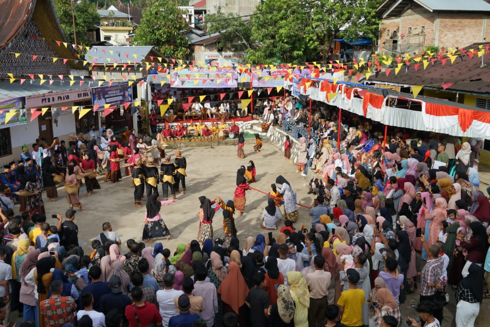 Alek Nagari Alek Nagari Dikunjungi Puluhan Ribu Pengunjung, Sepekan Alek Anak Nagari Andaleh Baruah Bukik jadi Ajang Promosi bagi Pelaku UMKM