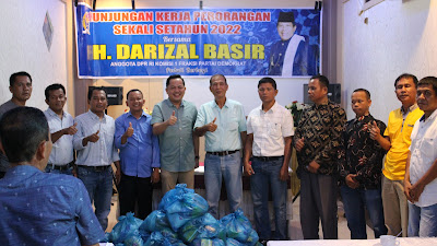 IMG 4614 Darizal Basir Salurkan Bantuan Paket Sembako di Pesisir Selatan