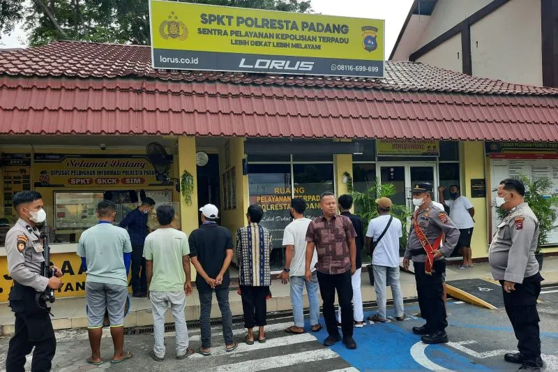 WhatsApp Image 2022 05 05 at 5.51.48 PM.jpeg Polisi Amankan 13 Pelaku Pungli di Kawasan Pantai Padang