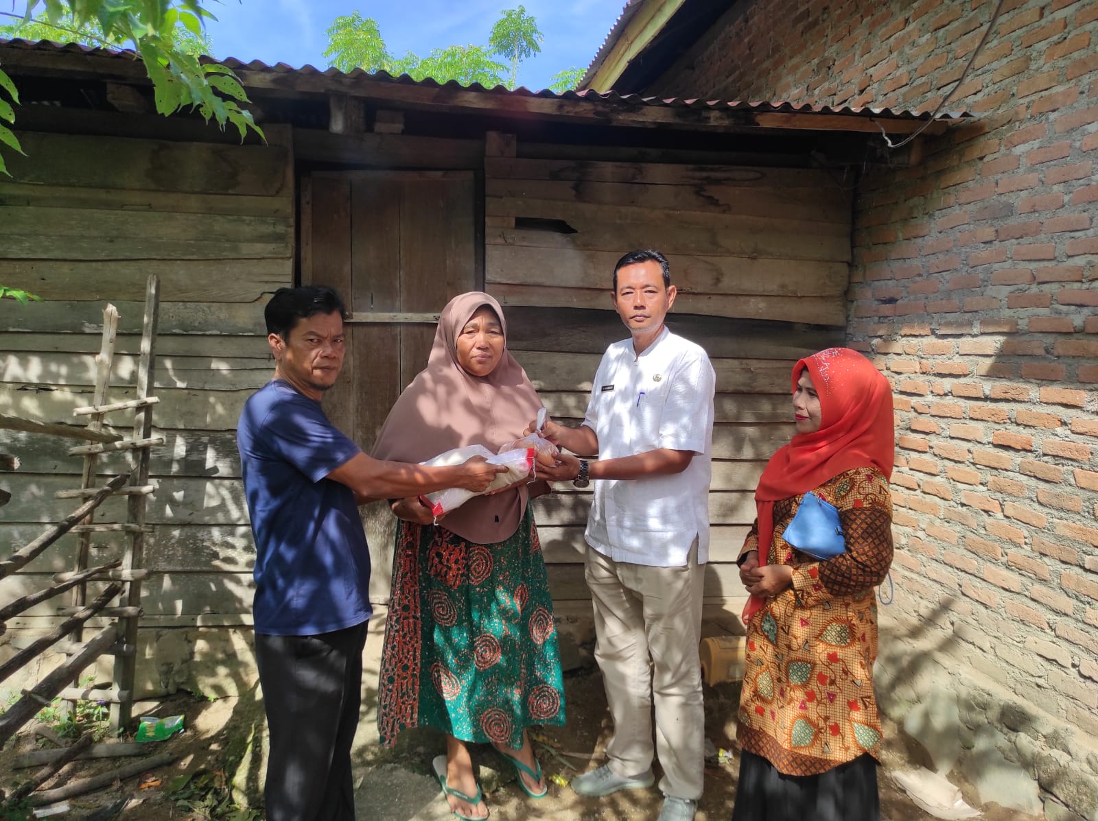 WhatsApp Image 2022 05 13 at 11.55.50 Peduli di Tengah Bencana, Walnag Koto Nan Duo Mahardicka Salurkan Bantuan Paket Sembako untuk Warganya