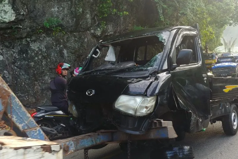 pikap.jpg Mobil Pikap Terjun ke Laut Usai Kecelakaan di Jalan Raya Padang-Painan