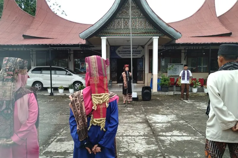 IMG 20220624 080212.jpg ASN Payakumbuh Timur Mulai Kenakan Pakaian Adat Minangkabau Saat Jam Kerja