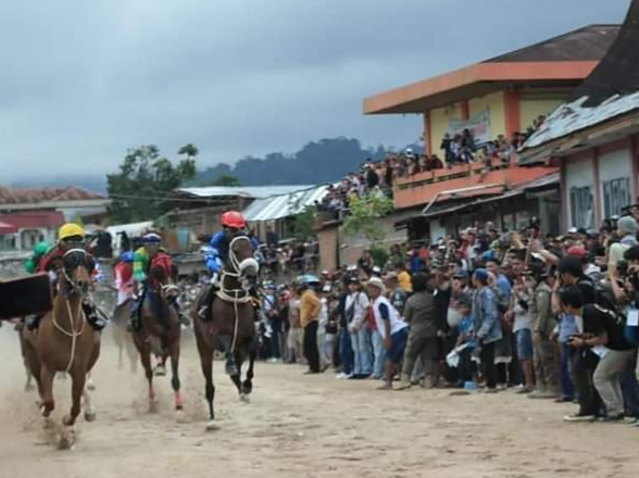 IMG 20220627 072226 Ribuan Masyarakat Antusias Saksikan Pacu Kuda Pabasko di Padang Panjang
