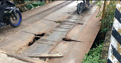 WhatsApp Image 2022-06-11 at 09.41.00 WhatsApp Image 2022 06 11 at 09.41.00 Jembatan Rusak di Pessel Ini Sering Buat Pengendara Terjatuh, Warga: Pemerintah Jangan Lalai, Tolong Diperbaiki!