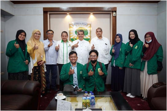 dcbcc53d33478b7f38471d5dbbe6eecc L Rektor Lepas Tujuh Mahasiswa Unand Belajar di Perguruan Tinggi Luar Negeri