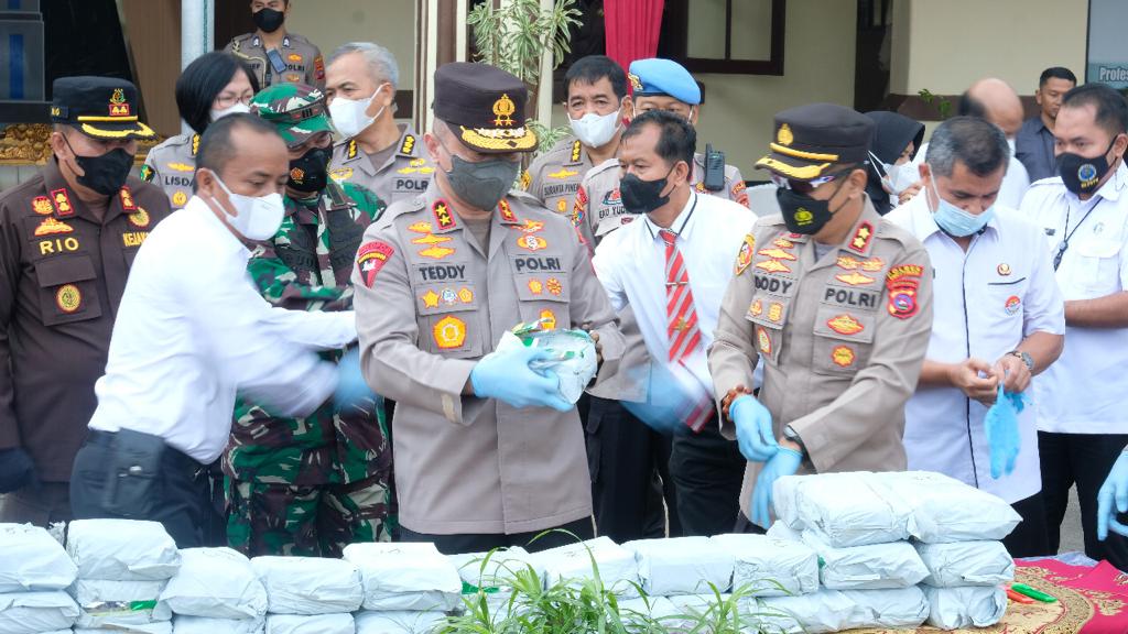 pemusnahan sabu Polres Bukittinggi Musnahkan 35 Kilogram Narkotika Jenis Sabu