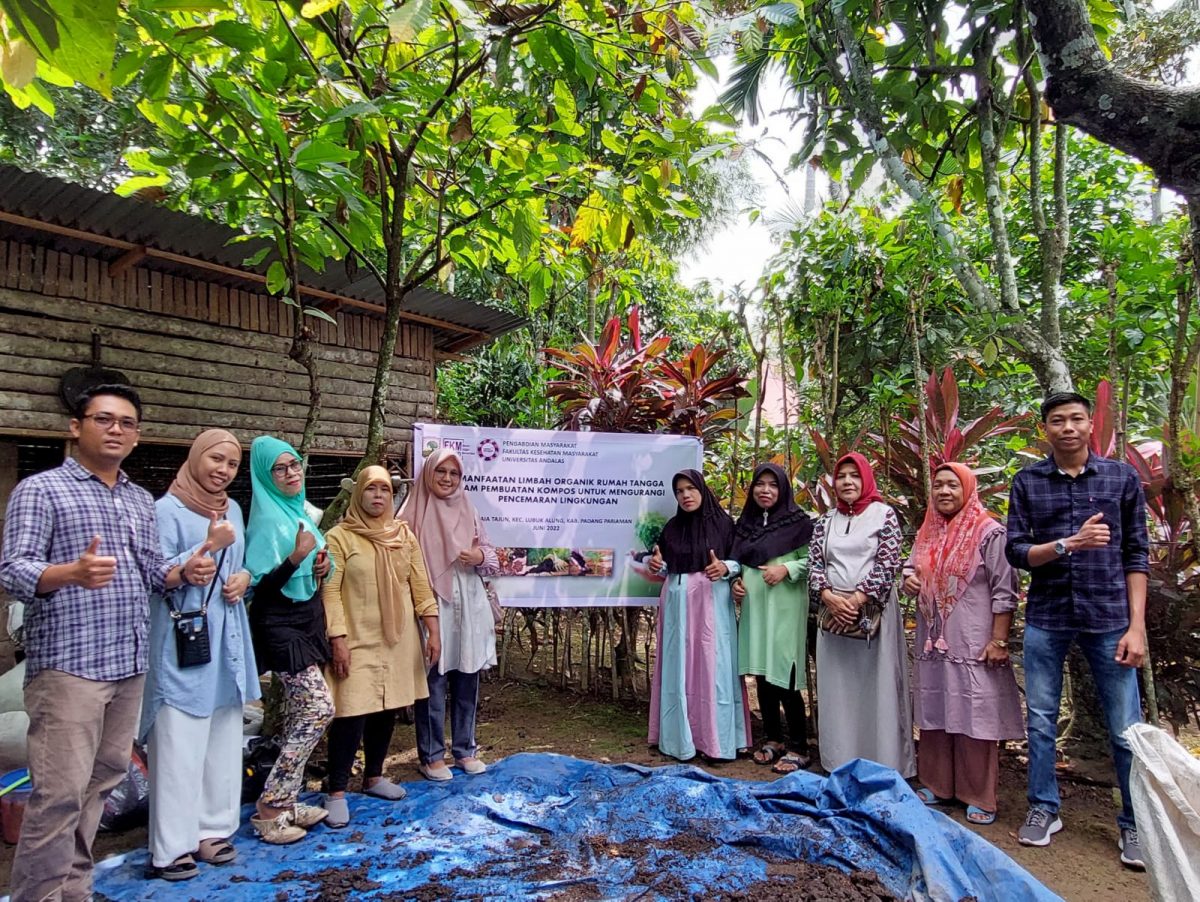 IMG-20220727-WA0001 IMG 20220727 WA0001 FKM Unand Lakukan Pendampingan Pemanfaatan Limbah Rumah Tangga Jadi Kompos di Padang Pariaman