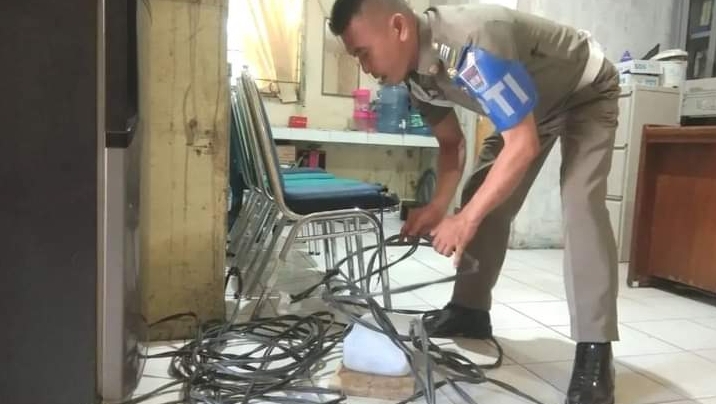 IMG 20220727 193841 Satpol PP Padang Temukan Aliran Listrik Ilegal di Pantai Cimpago