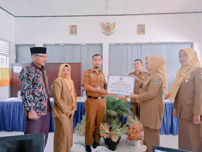 LKSA dan LKSPD Pessel Terima Bantuan Hibah Permakanan