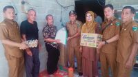 WhatsApp Image 2022 08 22 at 14.31.28 Sehati, Wali Nagari IV Koto Hilie dan Kabid Dinsos Bersama-sama Salurkan Bantuan ke Rumah Warga Terdampak Bencana