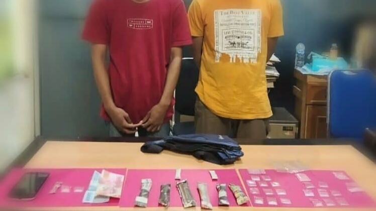 Tersangka beserta puluhan paket narkoba diamankan polisi