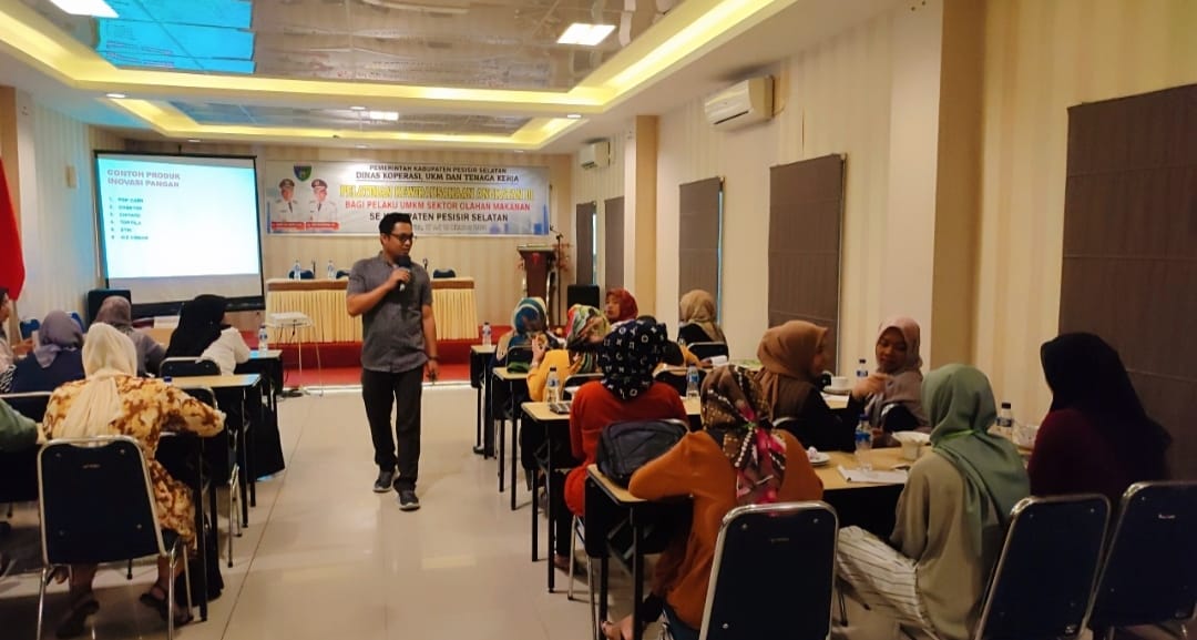 IMG 20221018 WA0006 Dinas Koperasi UKM Pessel Latih Pelaku Usaha UMKM Hasilkan Produk Inovatif