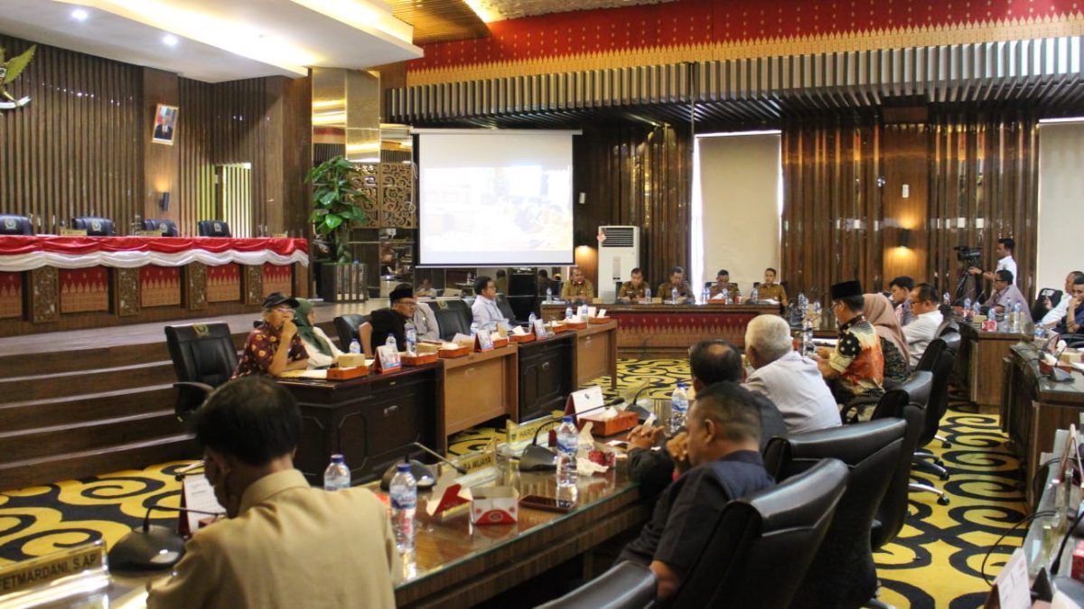 IMG 20221018 WA00101 RDP Lintas Komisi dan Sektoral Upaya Memperjuangkan Nasib Pekebun Sawit Swadaya yang Mengalami Tekanan Harga