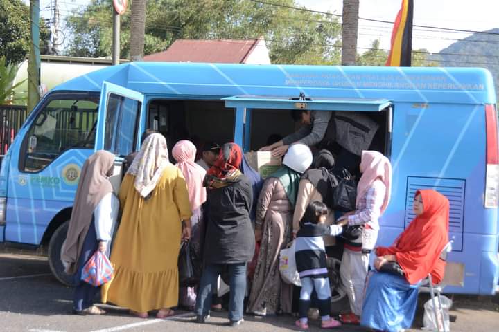 FB IMG 1671977063267 Wali Kota Padang Panjang Serahkan Bantuan Mesin Peralatan kepada 110 Pelaku Usaha