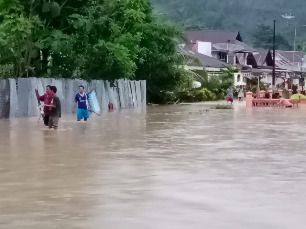 IMG 20230123 WA0008 Banjir Landa Pesisir Selatan, Akses Jalan Nasional Sumbar - Bengkulu Lumpuh