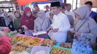 IMG-20230329-WA0004 IMG 20230329 WA0004 Wawako Solok Bersama BPOM Sumbar Lakukan Pemantauan Pangan di Pasar Pabukoan
