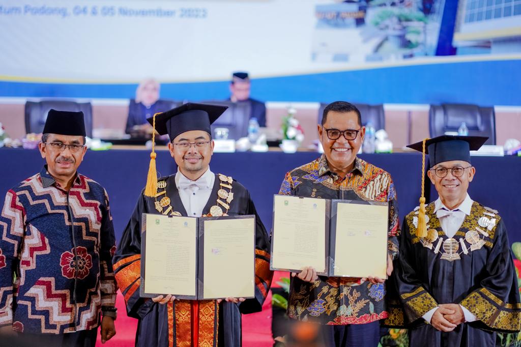 IMG-20231106-WA0001 IMG 20231106 WA0001 Bupati Epyardi Asda Akan Jadikan Daerahnya Kabupaten Pendidikan