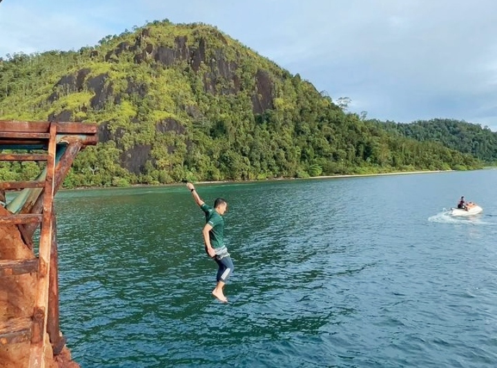 Serunya Cliff Jumping di Pulau Sironjong Kecil Mandeh Pesisir Selatan 2 IMG 20231203 WA0006 Serunya Cliff Jumping di Pulau Sironjong Kecil Mandeh Pesisir Selatan