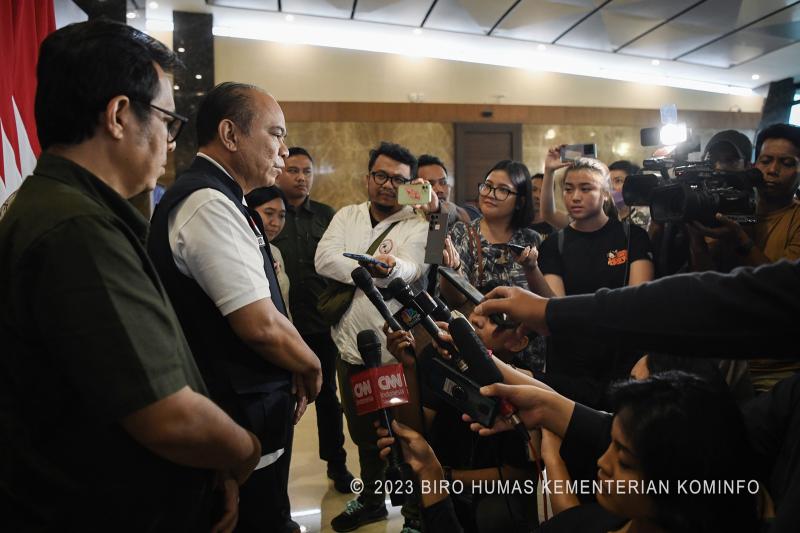 kominfo-menteri-budi-arie-konpres-DRa-2