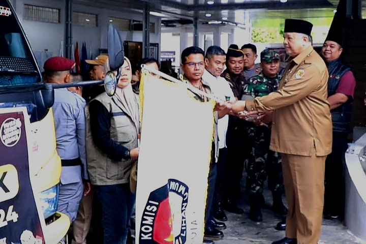 IMG 20240213 152627 Wako Solok Melepas Pendistribusian Logistik Pemilu 2024