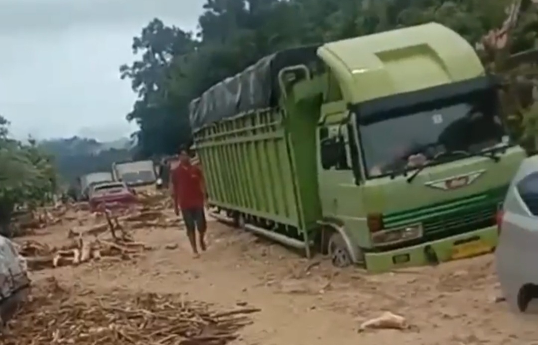 banjir-dan-longsor-pessel