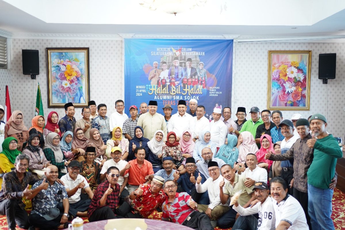 IMG-20240421-WA0001 IMG 20240421 WA0001 Bupati Solok dan Wako Solok Ikuti Halal Bihalal Alumni SMA Solok Teras 79-82 "Menjalin Silaturahmi Dalam Kebersamaan"