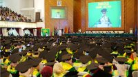 WisudaII25a WisudaII25a UNAND Wisuda 1.448 Lulusan, Serahkan Ijazah Dwibahasa Perdana