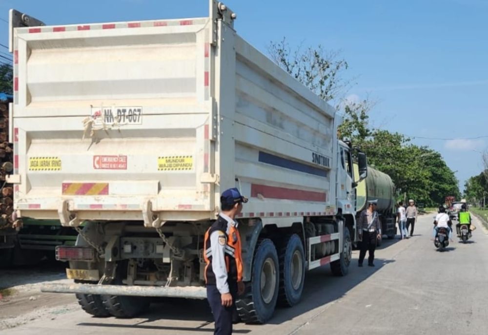 rambu-larangan-diabaikan-truk-odol