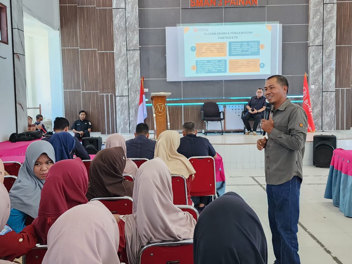 IMG 20250719 WA0002 Bangun Pendidikan Politik Pemilih Pemula, Anggota Bawaslu Pessel: Politik Uang Rusak Demokrasi