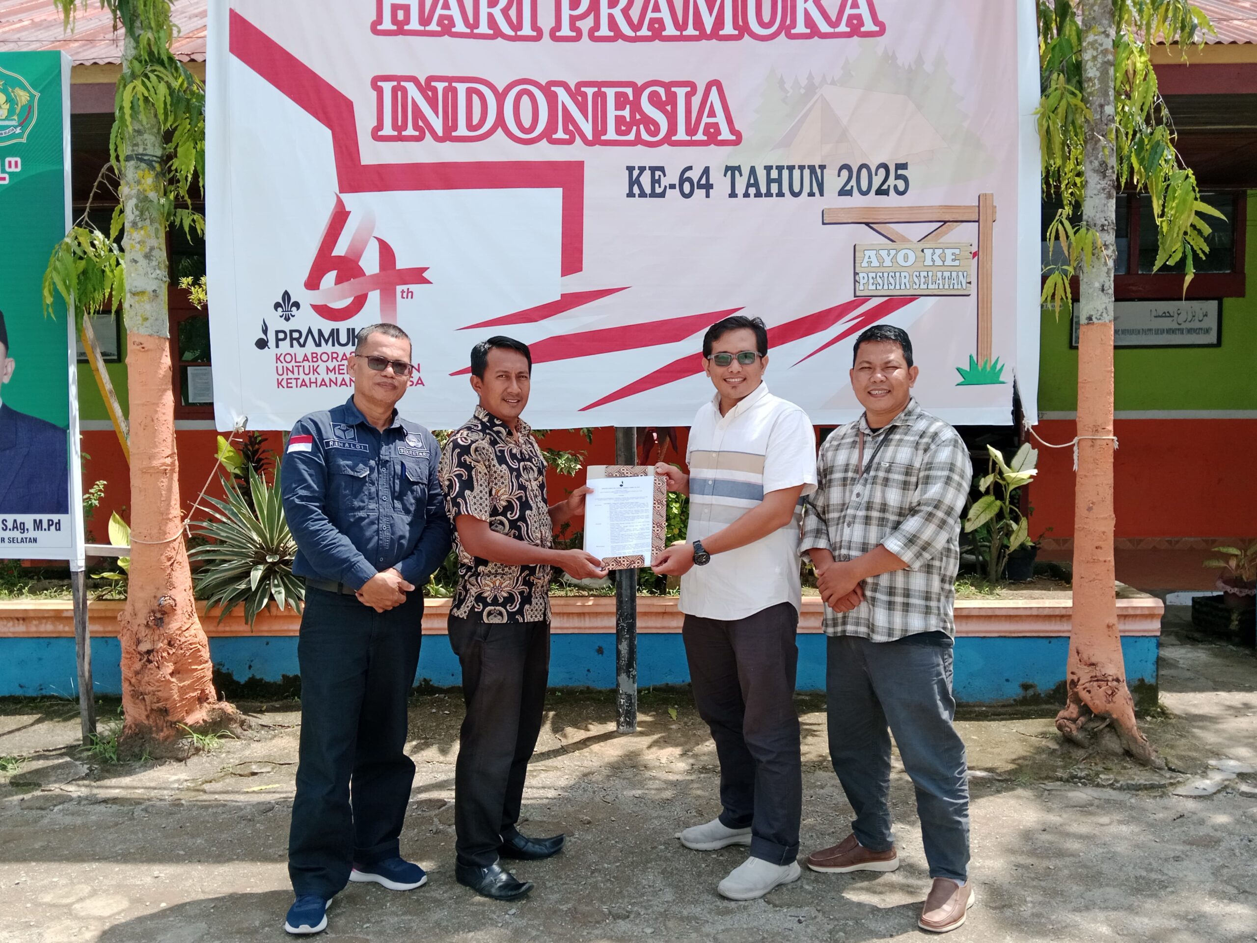 IMG 20250924 WA0015 scaled Bawaslu Pesisir Selatan Resmi Terima SK Rintisan Saka Adhyasta Pemilu dari Kwarcab Pramuka