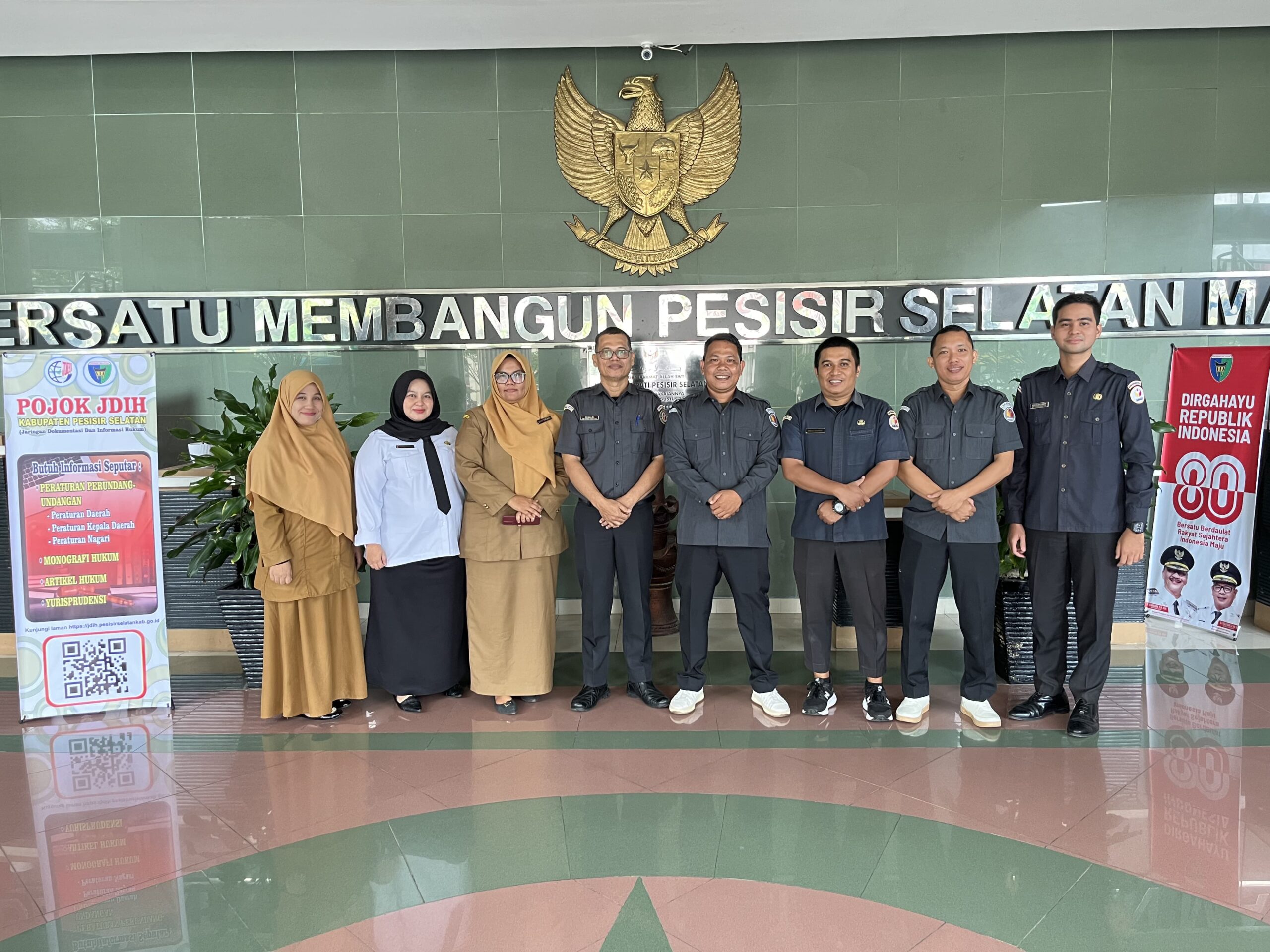 IMG-20251216-WA0024 IMG 20251216 WA0024 scaled Perkuat Tata Kelola JDIH, Bawaslu Adakan Sharing Session dengan Setda Pesisir Selatan
