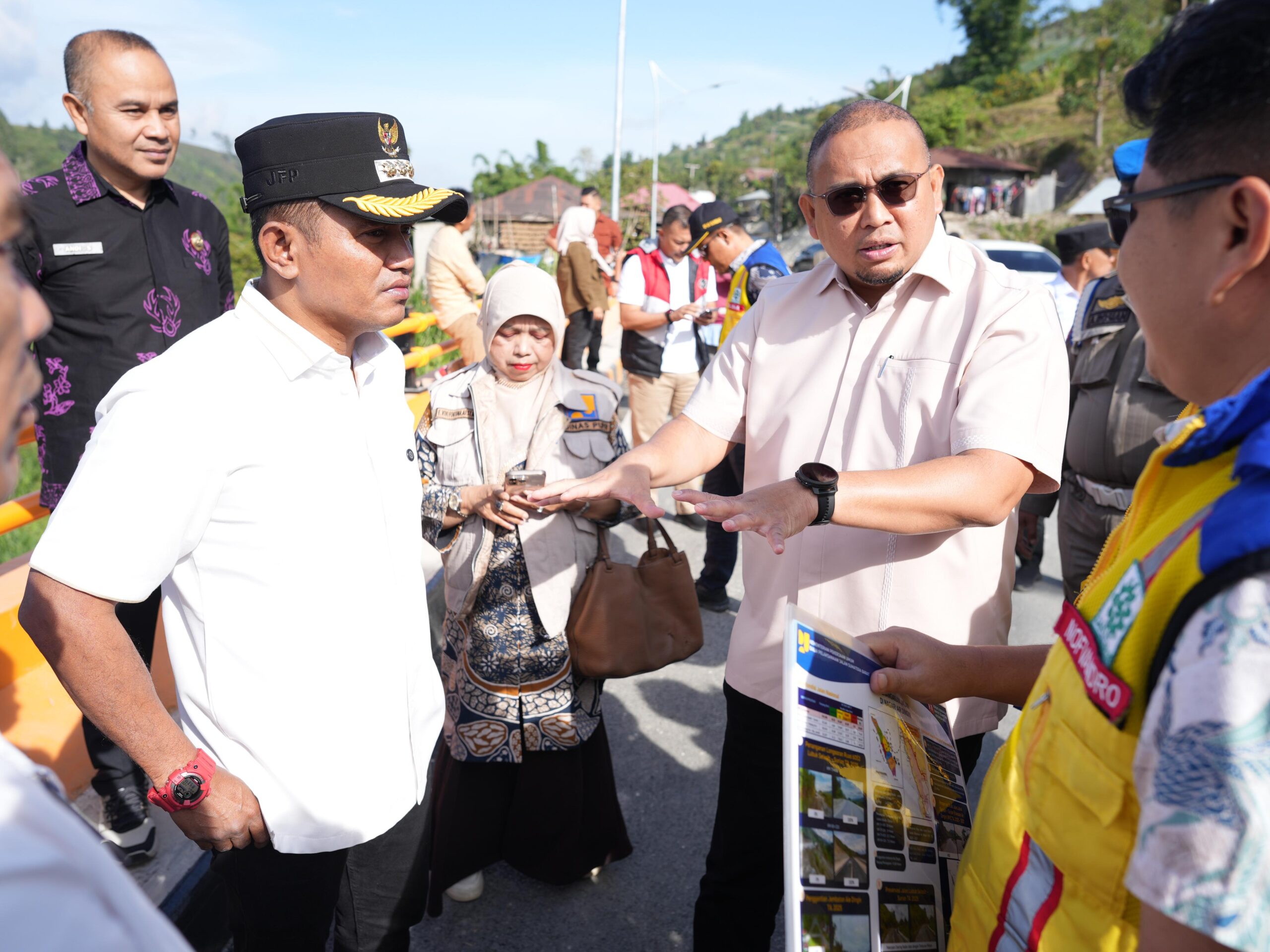 IMG 20260124 WA0000 scaled Bupati Solok Dan Anggota DPR RI Andre Rosiade Kunjungi Pembangunan Jalan Nasional Alahan Panjang - Surian