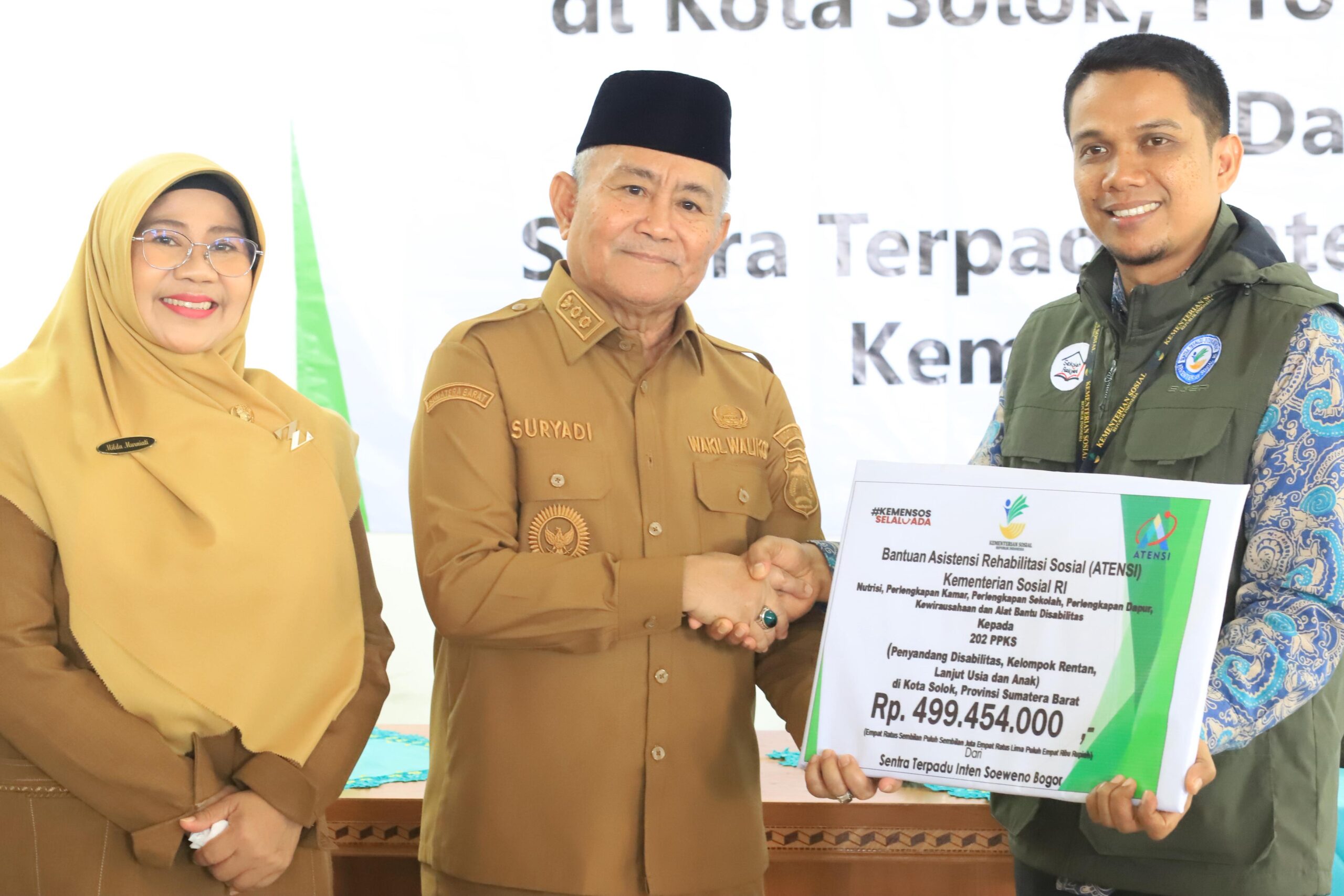 IMG 20260127 WA0000 scaled Wawako Solok Serahkan Bantuan ATENSI dari STIS Bogor kepada 202 Warga