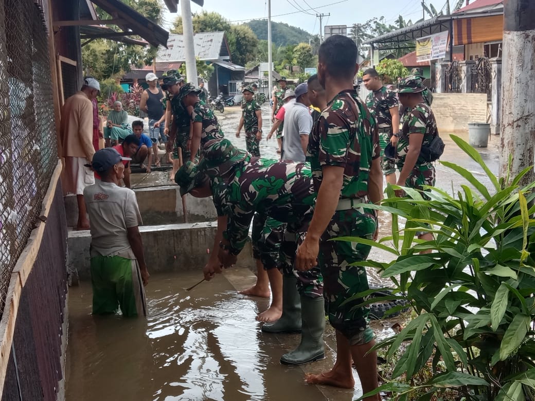 1000310293 TMMD Ke-127 Pesisir Selatan: Bangun MCK dan Sumur Bor di Lima Titik, TNI dan Warga Gotong Royong hingga Makan Bersama
