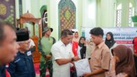 IMG 20260211 WA0013 Bupati Solok Salurkan Bantuan 1.000 Seragam Sekolah Untuk Korban Banjir Junjung Sirih