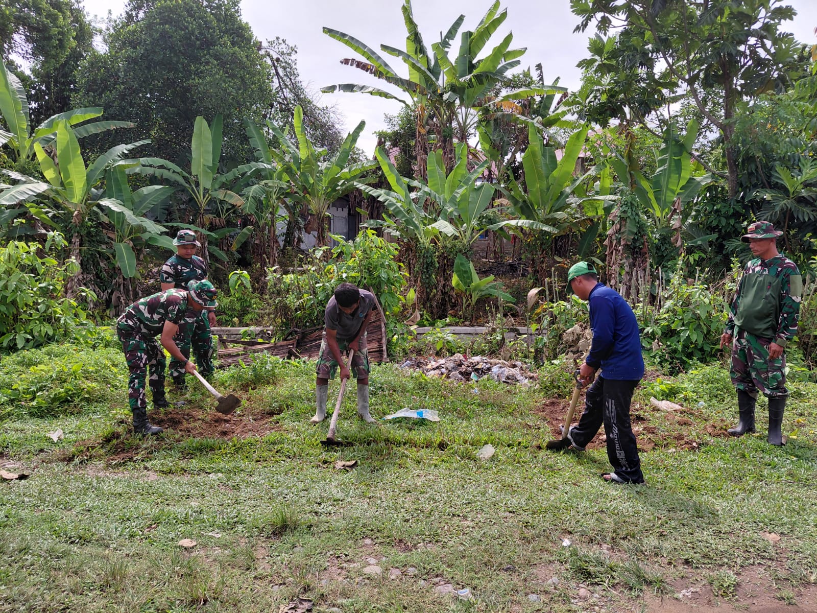 IMG 20260212 WA0019 TMMD Ke-127 Pesisir Selatan: Bangun MCK dan Sumur Bor di Lima Titik, TNI dan Warga Gotong Royong hingga Makan Bersama