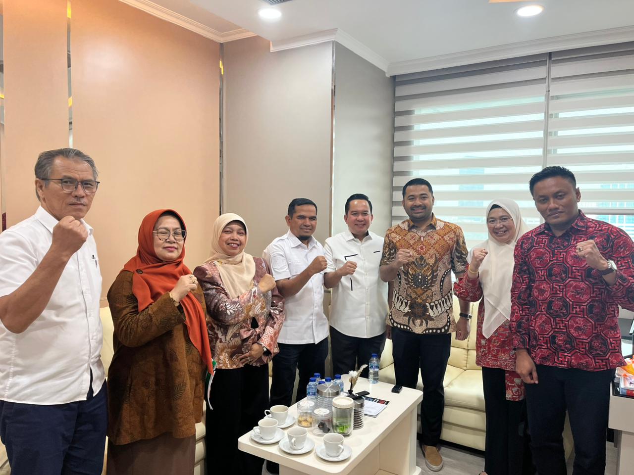 IMG 20260212 WA0028 Dorong Percepatan Perbaikan Jalan Nasional dan Pengembangan Pengolahan Sampah Terpadu, Wabup Solok Kunjungi Anggota DPR RI